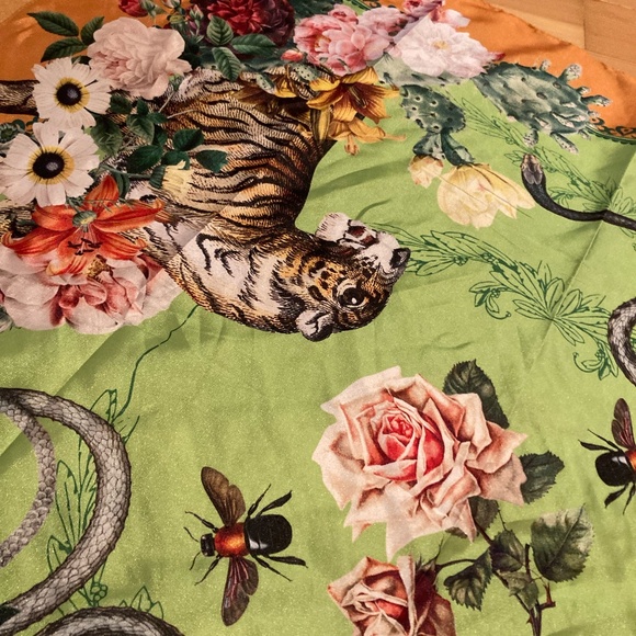 Sammi Jefcoate (Ardeo) Scarf - Tiger and Rose Motif - Picture 3 of 3